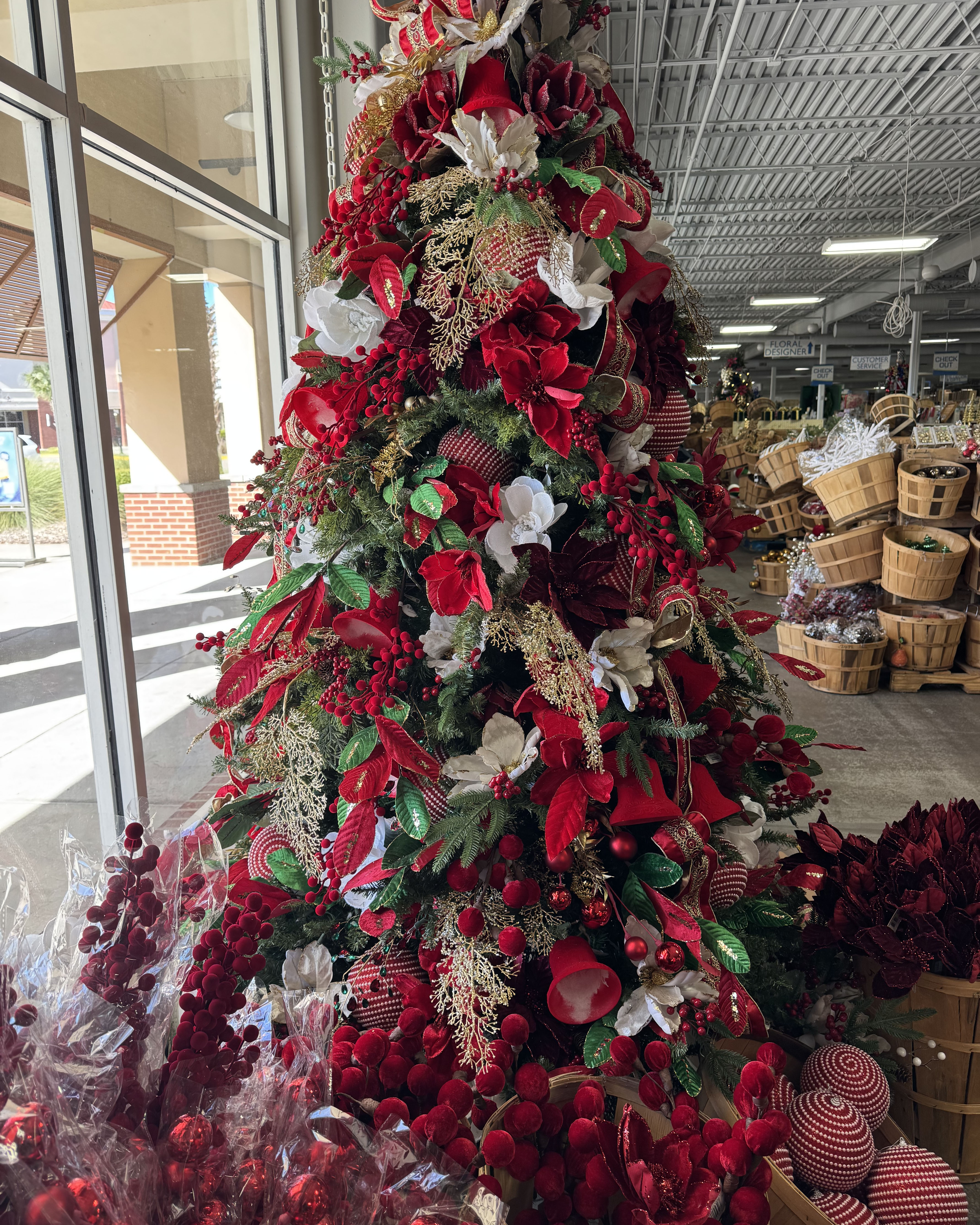 Carolina Pottery Rich Red Velvet Christmas Theme Giveaway!